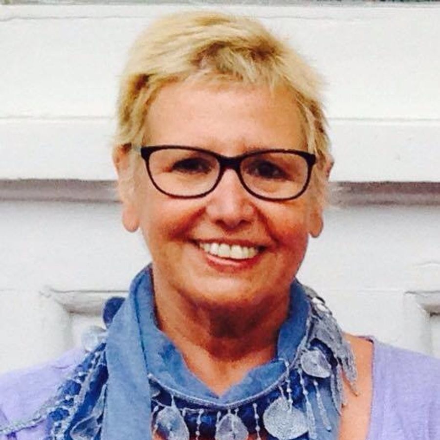 Mónica Larrea (Mónica L. Rodríguez)